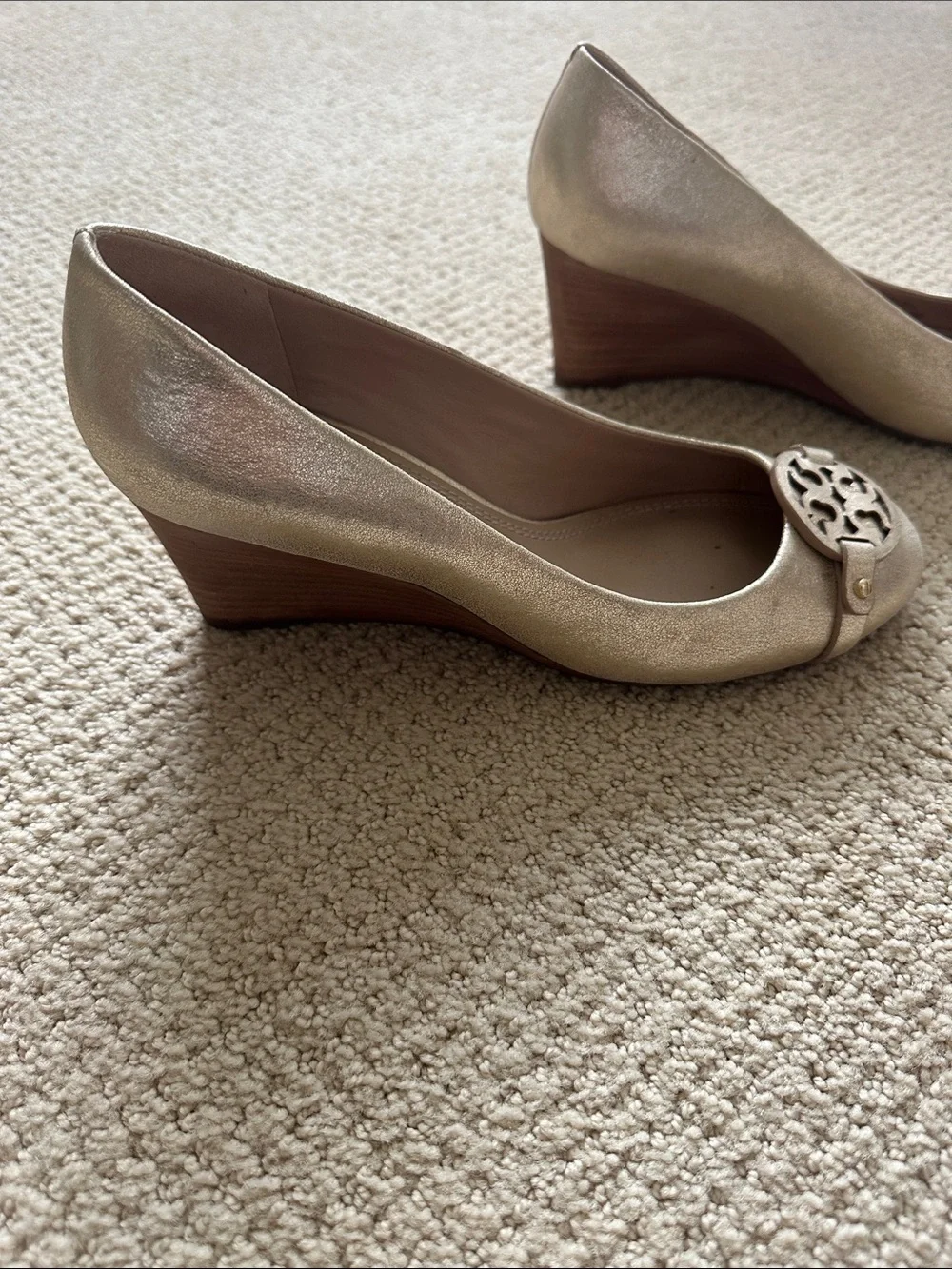 Tory Burch Leather Champagne Gold Metallic Wedge Heels with Tory Logo Size 8